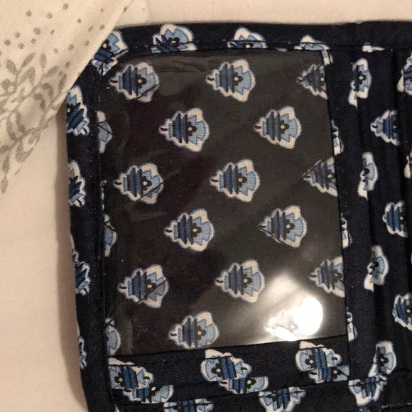 A vera Bradley trifold wallet. - Picture 6 of 7